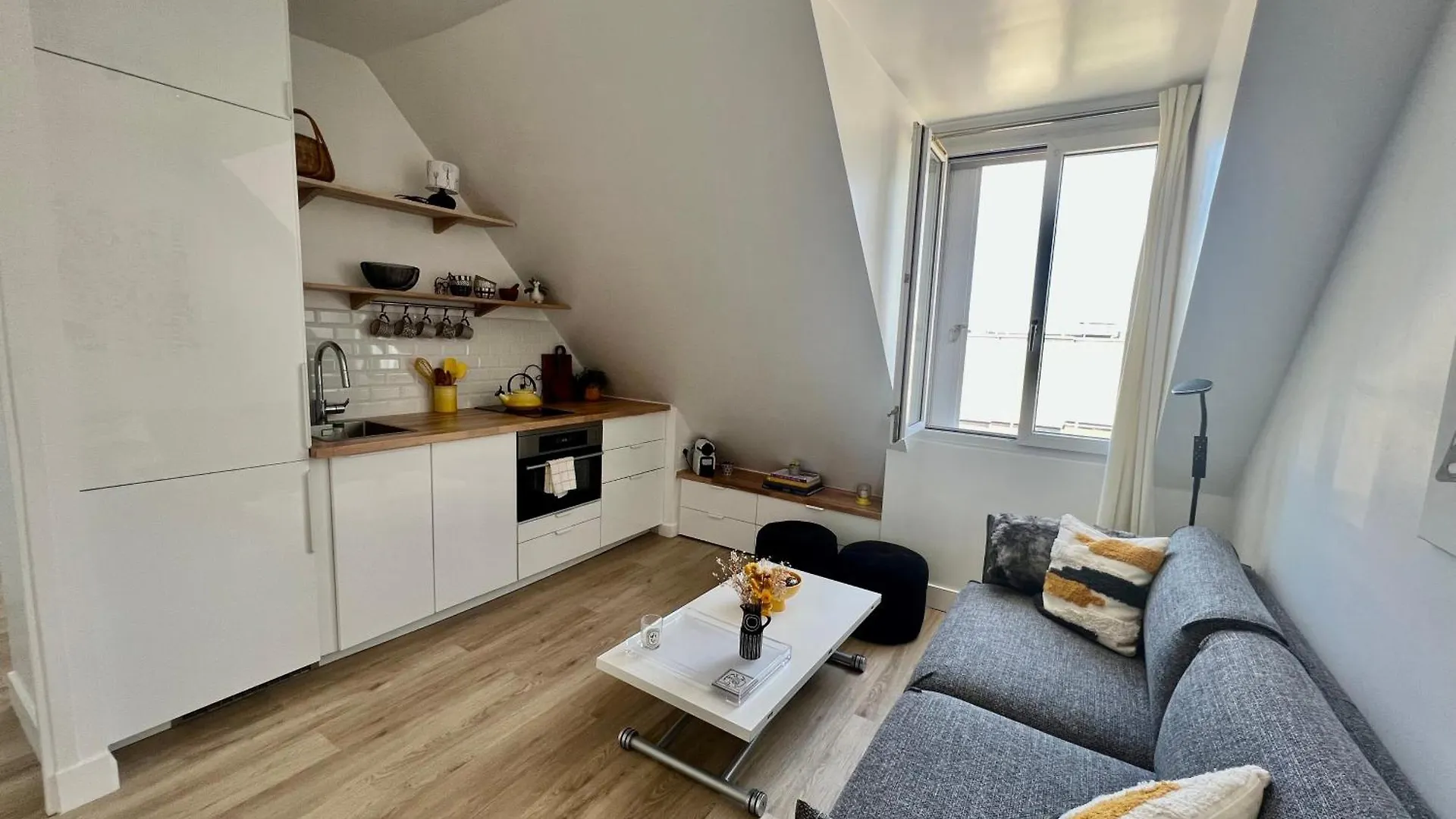 פריז 5 Stars 2-Br In Center , Air Conditioner , Elevator 0*,  צרפת